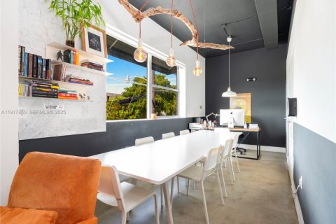 Купить коммерческую недвижимость в Майами, Флорида № 1988207 - фото 16