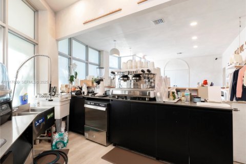 Купить коммерческую недвижимость в Майами, Флорида № 1988207 - фото 9