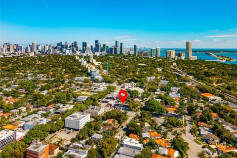 Купить коммерческую недвижимость в Майами, Флорида № 1988207 - фото 23