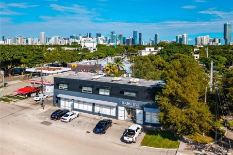 Купить коммерческую недвижимость в Майами, Флорида № 1988207 - фото 2