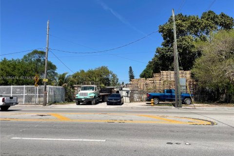 Купить коммерческую недвижимость в Майами, Флорида № 2046161 - фото 2