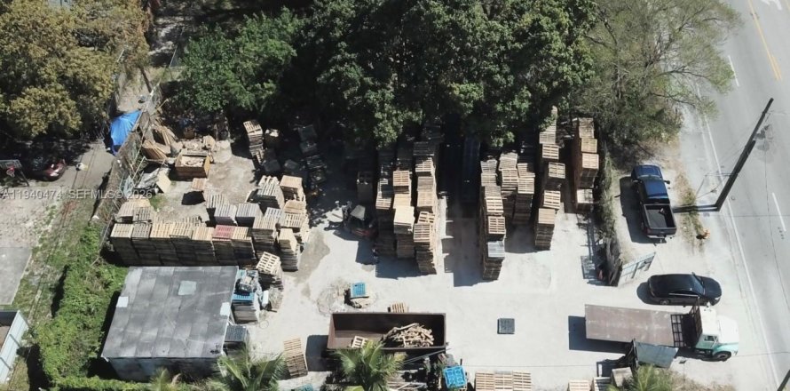 Коммерческая недвижимость в Майами, Флорида № 2046161