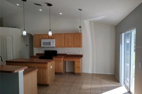 House in Weeki Wachee, Florida 3 bedrooms, 181.62 sq.m. № 2402744 - photo 6