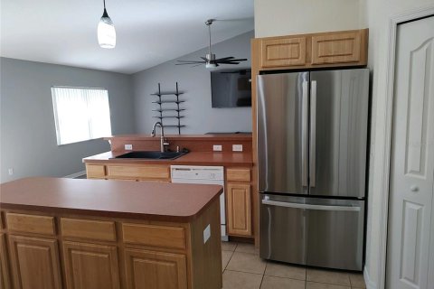 House in Weeki Wachee, Florida 3 bedrooms, 181.62 sq.m. № 2402744 - photo 2