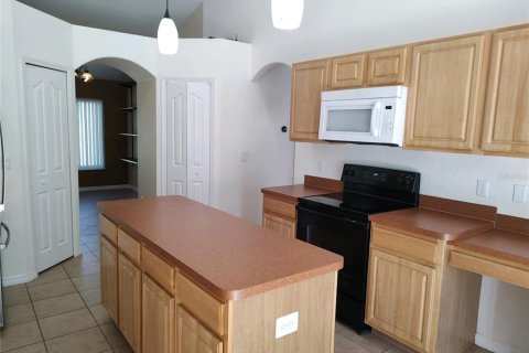 House in Weeki Wachee, Florida 3 bedrooms, 181.62 sq.m. № 2402744 - photo 5