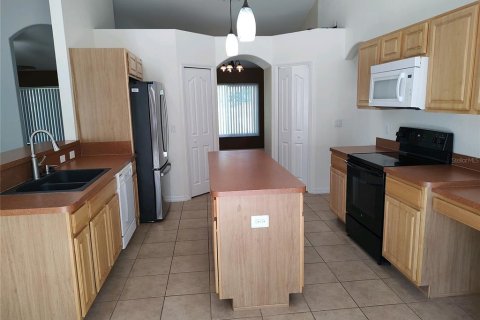 House in Weeki Wachee, Florida 3 bedrooms, 181.62 sq.m. № 2402744 - photo 4