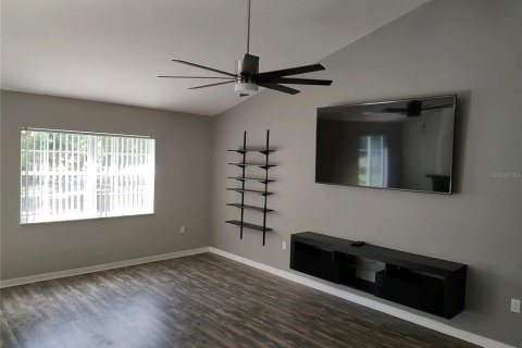 House in Weeki Wachee, Florida 3 bedrooms, 181.62 sq.m. № 2402744 - photo 9