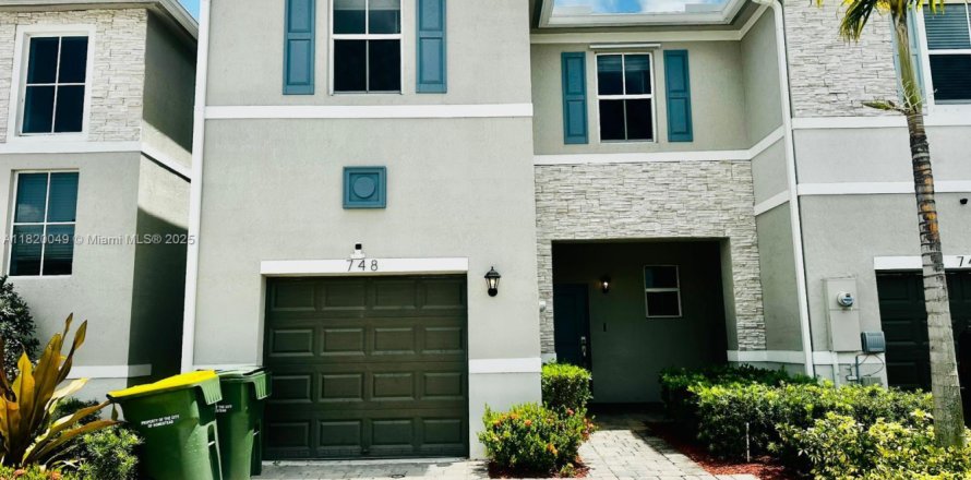 Townhouse in Homestead, Florida 3 bedrooms, 159.05 sq.m. № 1797670