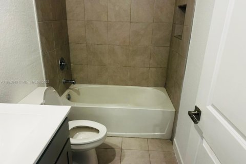 Townhouse in Homestead, Florida 3 bedrooms, 159.05 sq.m. № 1797670 - photo 15