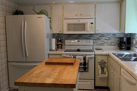 House in Sarasota, Florida 2 bedrooms, 111.02 sq.m. № 2400293 - photo 6