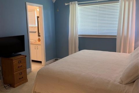House in Sarasota, Florida 2 bedrooms, 111.02 sq.m. № 2400293 - photo 13