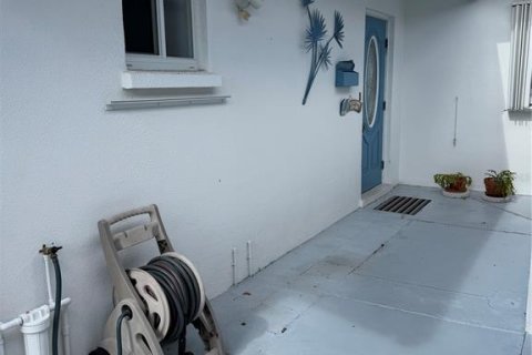 House in Sarasota, Florida 2 bedrooms, 111.02 sq.m. № 2400293 - photo 19