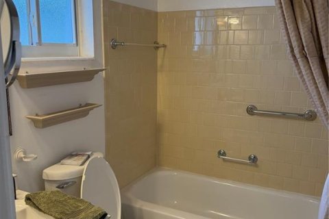 House in Sarasota, Florida 2 bedrooms, 111.02 sq.m. № 2400293 - photo 21