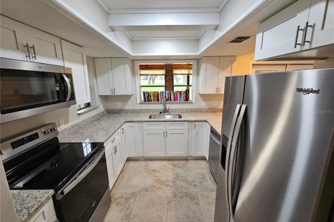 Villa ou maison à louer à Zephyrhills, Floride: 3 chambres, 252.32 m2 № 1852983 - photo 10