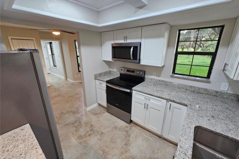 Villa ou maison à louer à Zephyrhills, Floride: 3 chambres, 252.32 m2 № 1852983 - photo 12