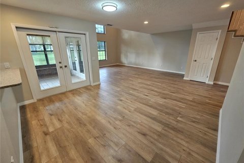 Villa ou maison à louer à Zephyrhills, Floride: 3 chambres, 252.32 m2 № 1852983 - photo 8