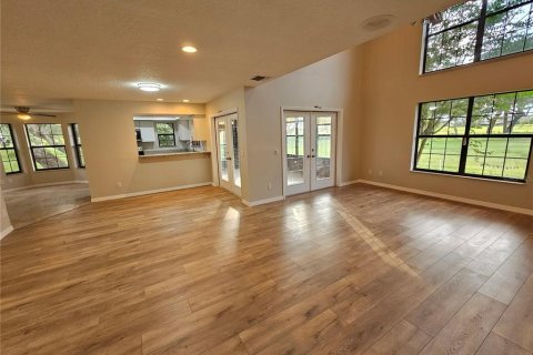 Villa ou maison à louer à Zephyrhills, Floride: 3 chambres, 252.32 m2 № 1852983 - photo 6