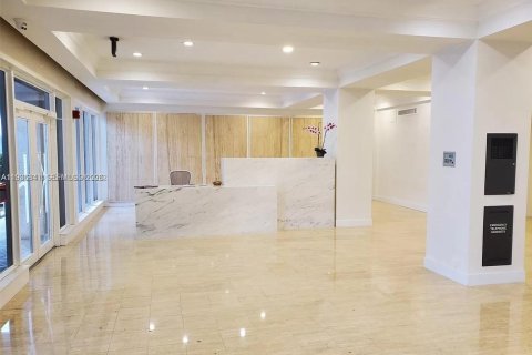 Condo in North Bay Village, Florida, 2 bedrooms  № 1996233 - photo 10