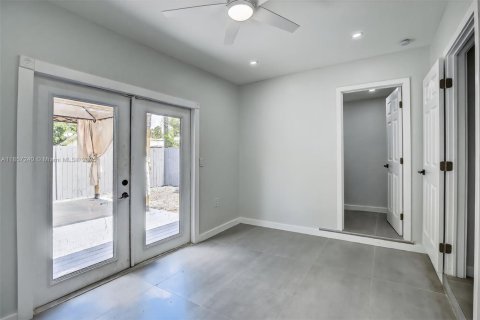 House in Sunrise, Florida 5 bedrooms, 144 sq.m. № 1882362 - photo 9