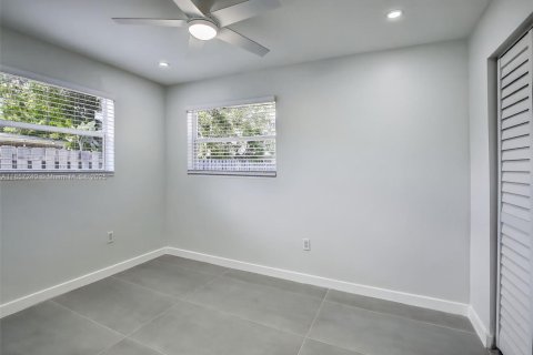 House in Sunrise, Florida 5 bedrooms, 144 sq.m. № 1882362 - photo 16