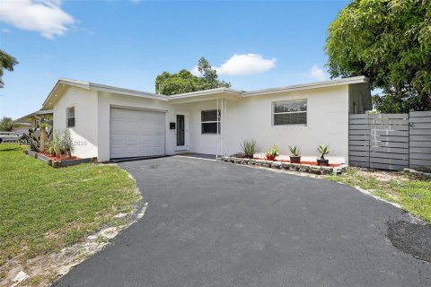 House in Sunrise, Florida 5 bedrooms, 144 sq.m. № 1882362 - photo 22