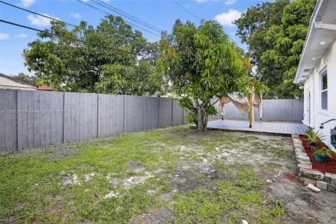 House in Sunrise, Florida 5 bedrooms, 144 sq.m. № 1882362 - photo 19