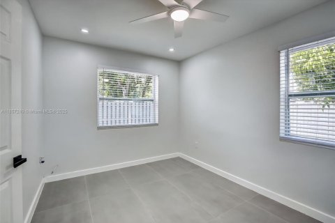 House in Sunrise, Florida 5 bedrooms, 144 sq.m. № 1882362 - photo 11