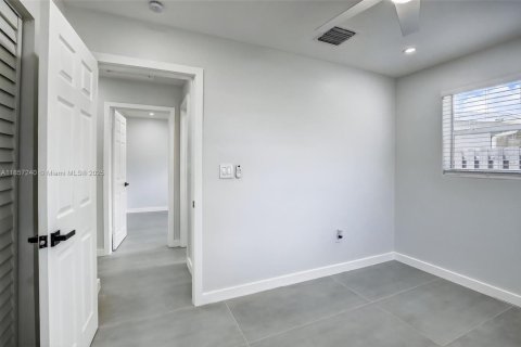 House in Sunrise, Florida 5 bedrooms, 144 sq.m. № 1882362 - photo 17