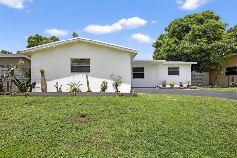 House in Sunrise, Florida 5 bedrooms, 144 sq.m. № 1882362 - photo 23
