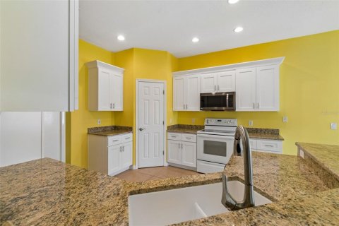 House in Kissimmee, Florida 2 bedrooms, 138.33 sq.m. № 2225969 - photo 14