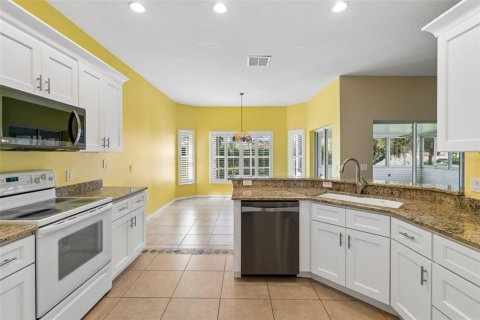 House in Kissimmee, Florida 2 bedrooms, 138.33 sq.m. № 2225969 - photo 16