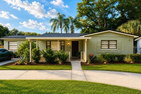 House in Winter Park, Florida 4 bedrooms, 153.01 sq.m. № 2095193