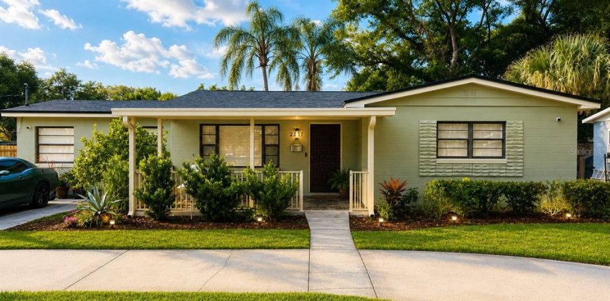 House in Winter Park, Florida 4 bedrooms, 153.01 sq.m. № 2095193