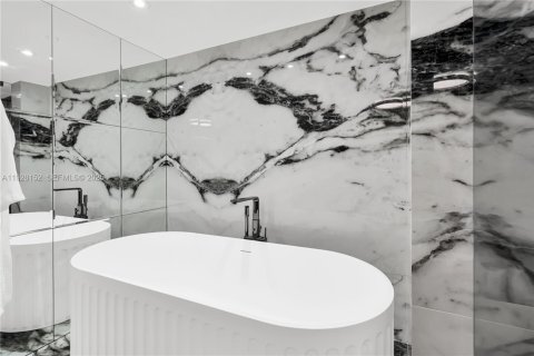 Купить кондоминиум в Майами-Бич, Флорида 2 спальни, 137.22м2, № 1995617 - фото 22