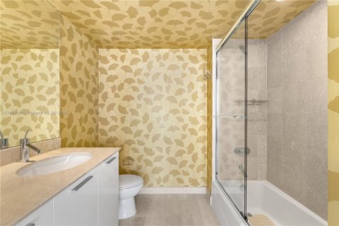 Condo in Miami Beach, Florida, 2 bedrooms  № 1936151 - photo 25