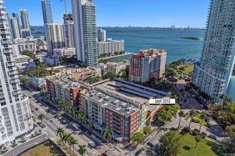 Estudio en el Condominio en Miami, Florida  № 2006107