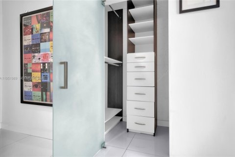 Condominio en venta en Miami, Florida, 46.92 m2 № 2006107 - foto 18