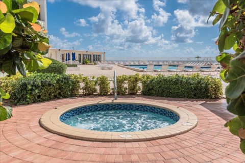 Copropriété à louer à Hollywood, Floride: 1 chambre, 74.32 m2 № 1729290 - photo 12