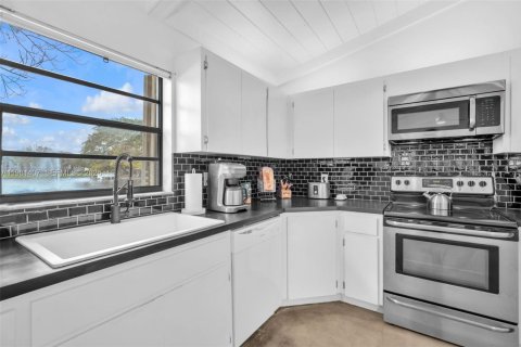 Купить виллу или дом в Плантация, Флорида 3 спальни, 182.55м2, № 2049941 - фото 15