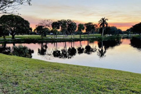 Купить виллу или дом в Плантация, Флорида 3 спальни, 182.55м2, № 2049941 - фото 2