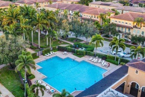 Touwnhouse à vendre à Pembroke Pines, Floride: 3 chambres № 1990437 - photo 3