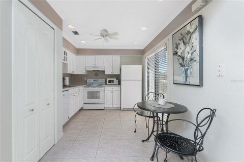 House in Port Charlotte, Florida 2 bedrooms, 88.07 sq.m. № 1648346 - photo 10