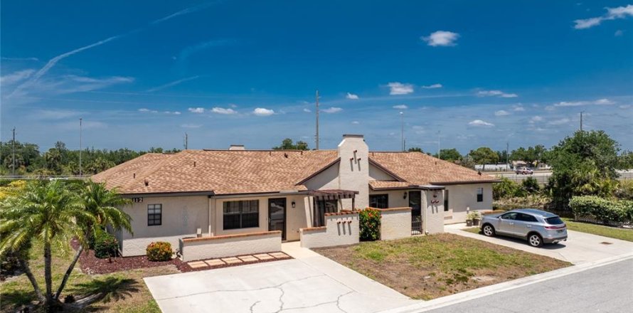 House in Port Charlotte, Florida 2 bedrooms, 88.07 sq.m. № 1648346