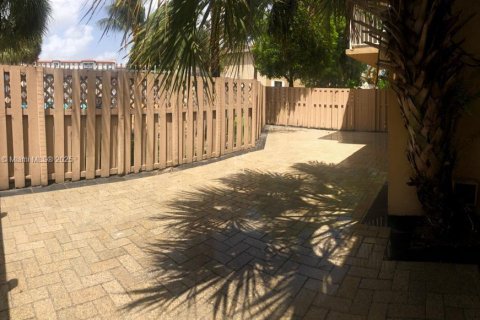 Copropriété à louer à Doral, Floride: 2 chambres, 98.48 m2 № 1950138 - photo 17