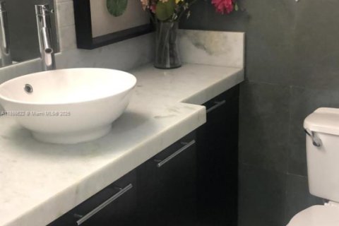 Copropriété à louer à Doral, Floride: 2 chambres, 98.48 m2 № 1950138 - photo 7