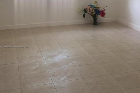 Copropriété à louer à Doral, Floride: 2 chambres, 98.48 m2 № 1950138 - photo 11