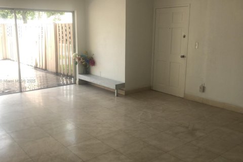 Copropriété à louer à Doral, Floride: 2 chambres, 98.48 m2 № 1950138 - photo 6