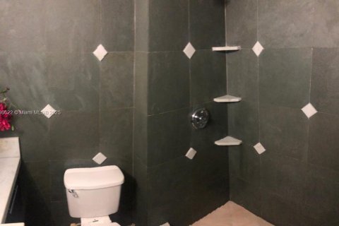 Copropriété à louer à Doral, Floride: 2 chambres, 98.48 m2 № 1950138 - photo 8