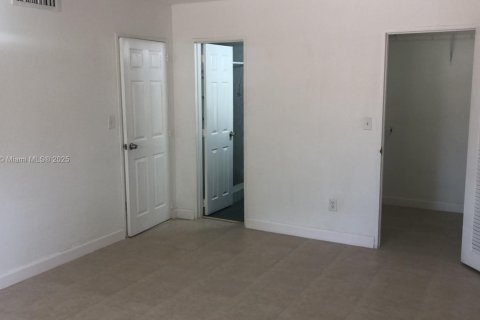 Copropriété à louer à Doral, Floride: 2 chambres, 98.48 m2 № 1950138 - photo 12