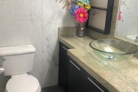 Copropriété à louer à Doral, Floride: 2 chambres, 98.48 m2 № 1950138 - photo 9